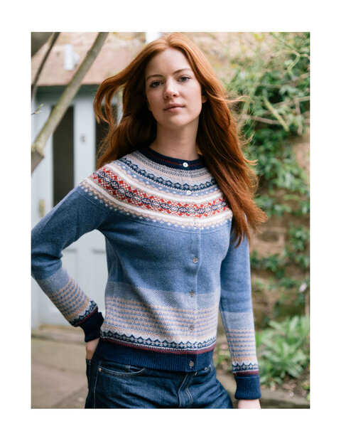 Alpine vestje in Blue morning (merinowol-angora)