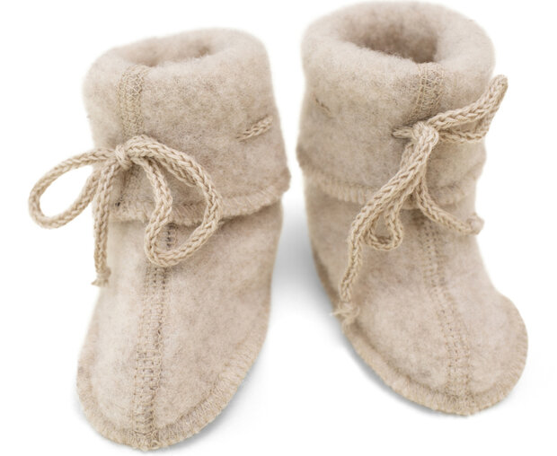 Babyslofjes in zandkleur (biologische fleece wol)