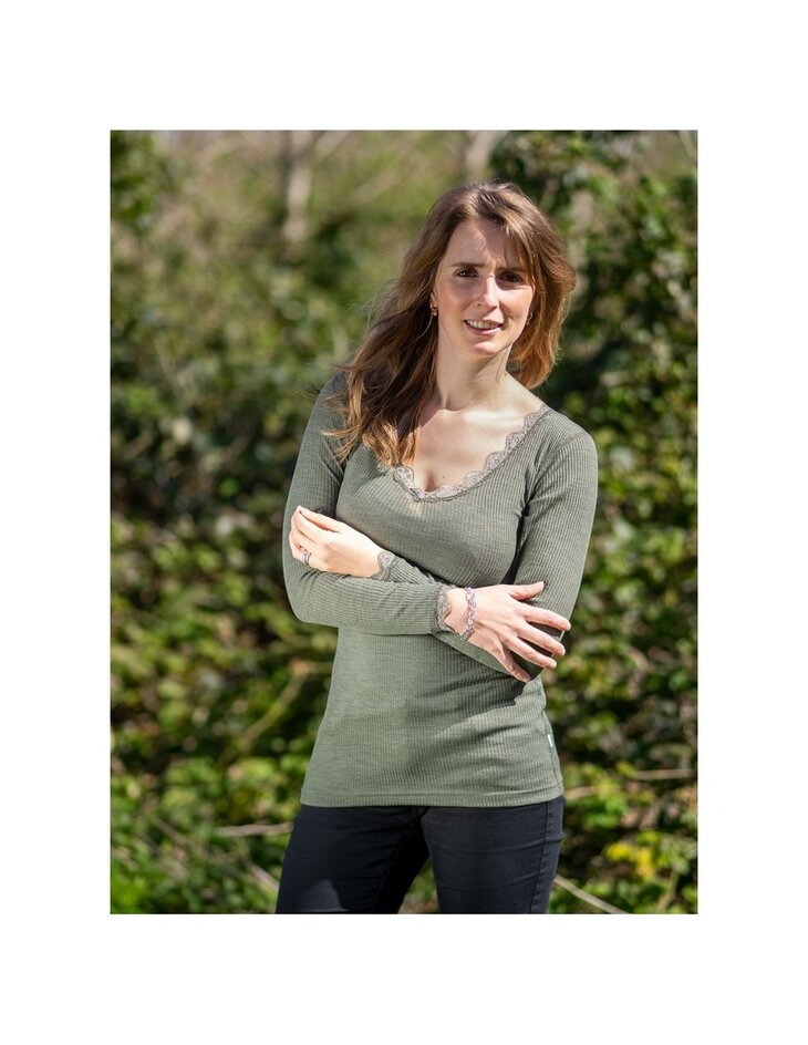 Dames longsleeve met kantje in groen (wol-zijde)