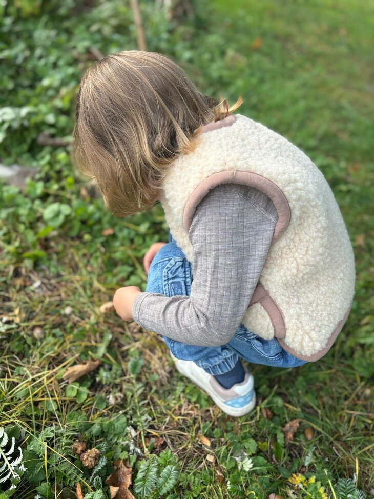 Kinder- en babybodywarmer in beige wol